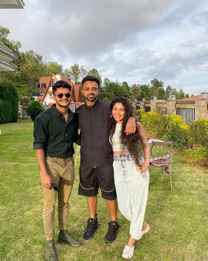 sai-pallavi-family-photo